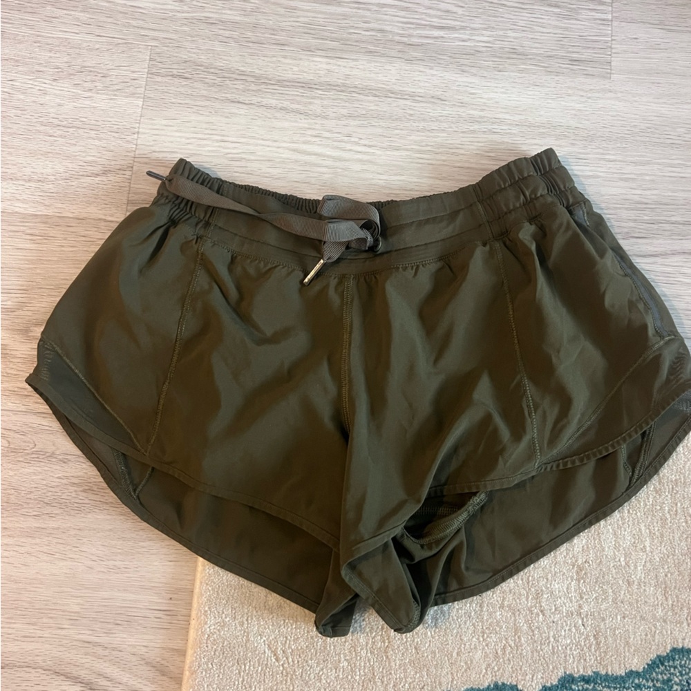 Lululemon Hotty Hot Short 2.5